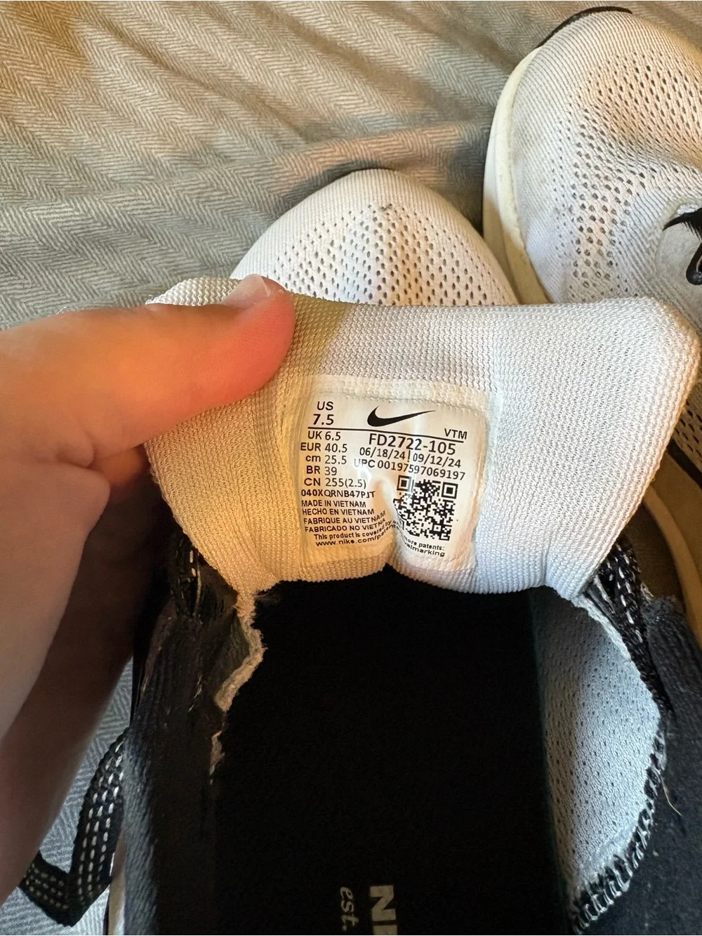 Nike Men's White and Black Running Shoes